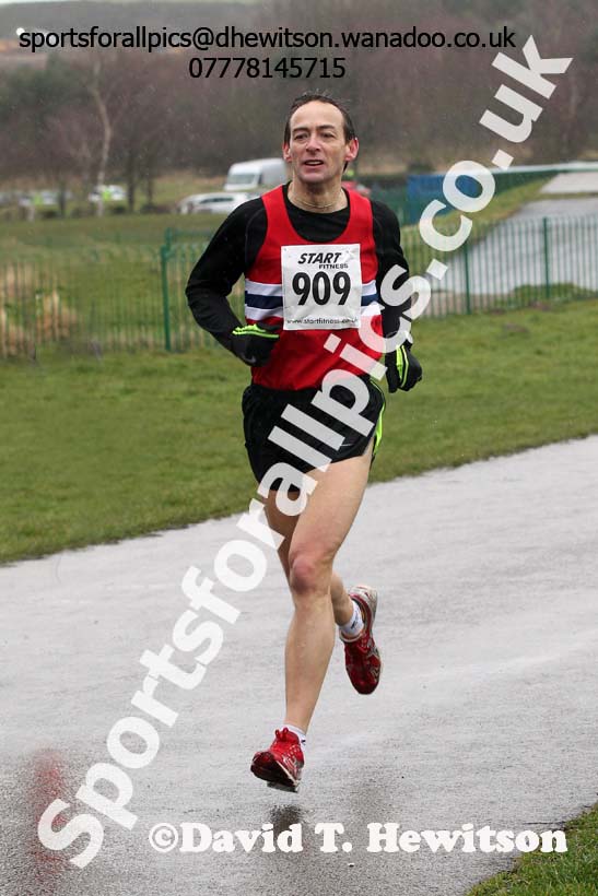 G. Penn on his way to taking NSP  to victory in the veterans Royal Signals Relays, Hetton. Photo: David T. Hewitson/Sports for All Pics